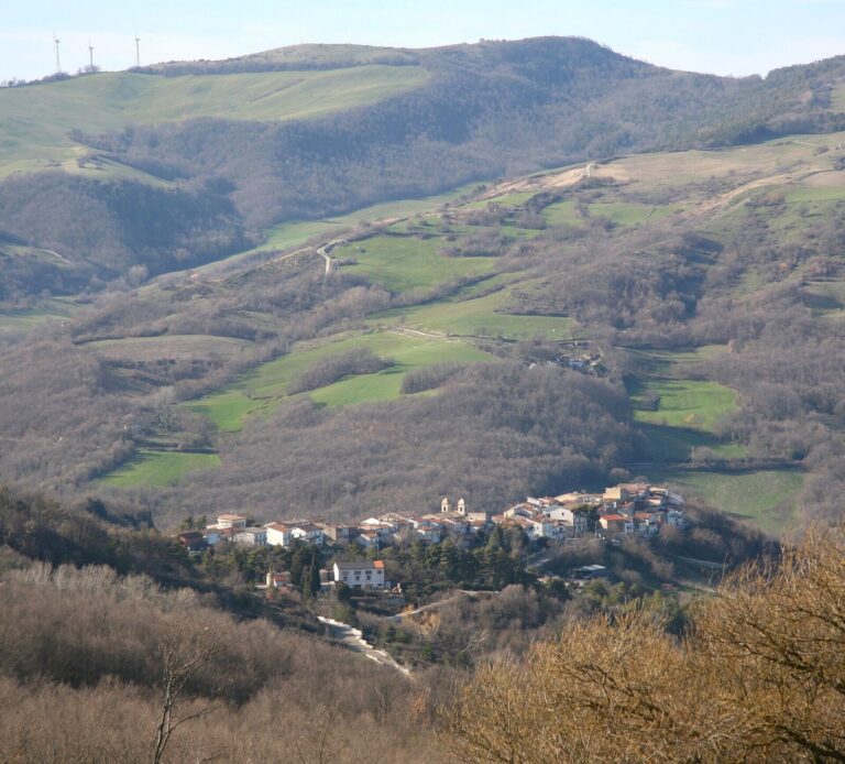 Panorama di Celle di San Vito tra i boschi dei Monti Dauni
