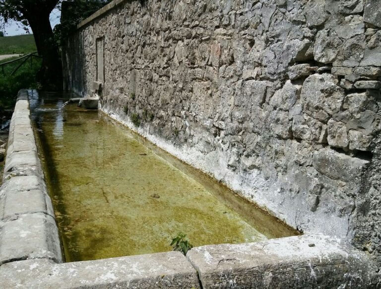 La fontana di San Vito lungo la via Francigena